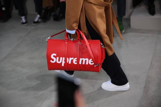 Paris Fashion Week - Louis Vuitton Modenschau defile mode masculine Louis vuitton CELEBRITES : Fashion Week Mode Masculine - Louis Vuitton Collection Automne Hiver - Paris - 19 01 2017 stephanechemin panoramic 