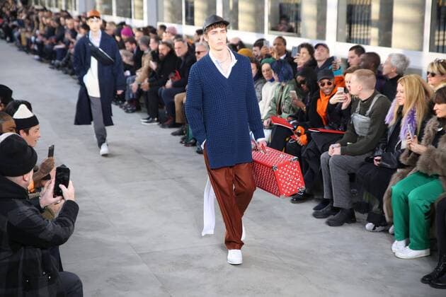 Paris Fashion Week - Louis Vuitton Modenschau defile mode masculine Louis vuitton CELEBRITES : Fashion Week Mode Masculine - Louis Vuitton Collection Automne Hiver - Paris - 19 01 2017 stephanechemin panoramic 