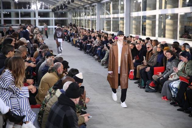 Paris Fashion Week - Louis Vuitton Modenschau defile mode masculine Louis vuitton CELEBRITES : Fashion Week Mode Masculine - Louis Vuitton Collection Automne Hiver - Paris - 19 01 2017 stephanechemin panoramic 