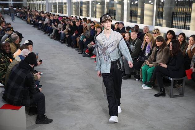 Paris Fashion Week - Louis Vuitton Modenschau defile mode masculine Louis vuitton CELEBRITES : Fashion Week Mode Masculine - Louis Vuitton Collection Automne Hiver - Paris - 19 01 2017 stephanechemin panoramic 