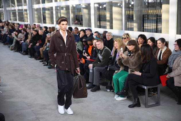 Paris Fashion Week - Louis Vuitton Modenschau defile mode masculine Louis vuitton CELEBRITES : Fashion Week Mode Masculine - Louis Vuitton Collection Automne Hiver - Paris - 19 01 2017 stephanechemin panoramic 