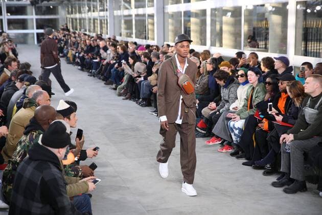 Paris Fashion Week - Louis Vuitton Modenschau defile mode masculine Louis vuitton CELEBRITES : Fashion Week Mode Masculine - Louis Vuitton Collection Automne Hiver - Paris - 19 01 2017 stephanechemin panoramic 