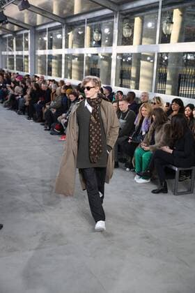 Paris Fashion Week - Louis Vuitton Modenschau defile mode masculine Louis vuitton CELEBRITES : Fashion Week Mode Masculine - Louis Vuitton Collection Automne Hiver - Paris - 19 01 2017 stephanechemin panoramic 