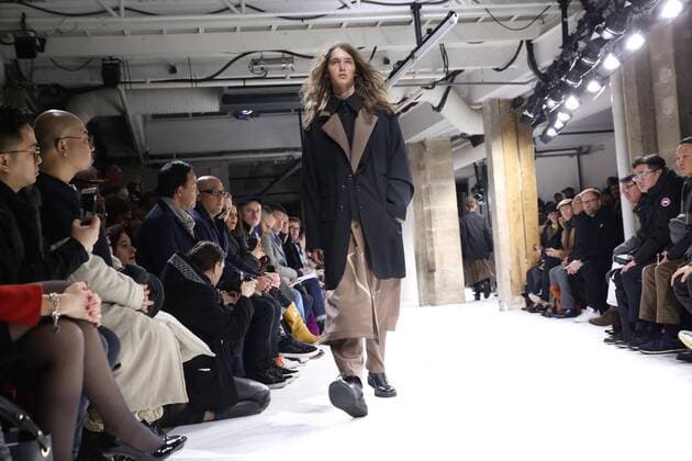 Paris Fashion Week - Yohji Yamamoto Modenschau defile mode masculine YOHJI YAMAMOTO CELEBRITES : Fashion Week Mode Masculine - Yamamoto Collection Automne Hiver - Paris - 19 01 2017 stephanechemin panoramic 