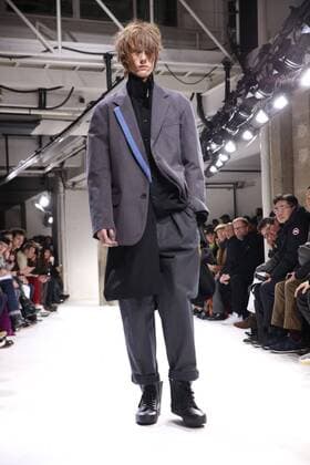 Paris Fashion Week - Yohji Yamamoto Modenschau defile mode masculine YOHJI YAMAMOTO CELEBRITES : Fashion Week Mode Masculine - Yamamoto Collection Automne Hiver - Paris - 19 01 2017 stephanechemin panoramic 