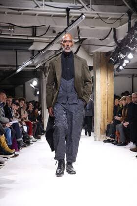 Paris Fashion Week - Yohji Yamamoto Modenschau defile mode masculine YOHJI YAMAMOTO CELEBRITES : Fashion Week Mode Masculine - Yamamoto Collection Automne Hiver - Paris - 19 01 2017 stephanechemin panoramic 