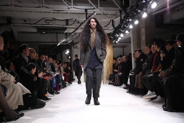 Paris Fashion Week - Yohji Yamamoto Modenschau defile mode masculine YOHJI YAMAMOTO CELEBRITES : Fashion Week Mode Masculine - Yamamoto Collection Automne Hiver - Paris - 19 01 2017 stephanechemin panoramic 