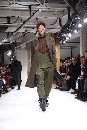 Paris Fashion Week - Yohji Yamamoto Modenschau defile mode masculine YOHJI YAMAMOTO CELEBRITES : Fashion Week Mode Masculine - Yamamoto Collection Automne Hiver - Paris - 19 01 2017 stephanechemin panoramic 