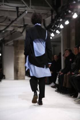 Paris Fashion Week - Yohji Yamamoto Modenschau defile mode masculine YOHJI YAMAMOTO CELEBRITES : Fashion Week Mode Masculine - Yamamoto Collection Automne Hiver - Paris - 19 01 2017 stephanechemin panoramic 