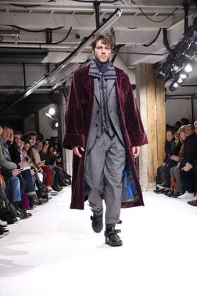 Paris Fashion Week - Yohji Yamamoto Modenschau defile mode masculine YOHJI YAMAMOTO CELEBRITES : Fashion Week Mode Masculine - Yamamoto Collection Automne Hiver - Paris - 19 01 2017 stephanechemin panoramic 