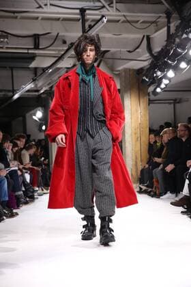 Paris Fashion Week - Yohji Yamamoto Modenschau defile mode masculine YOHJI YAMAMOTO CELEBRITES : Fashion Week Mode Masculine - Yamamoto Collection Automne Hiver - Paris - 19 01 2017 stephanechemin panoramic 