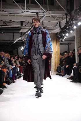 Paris Fashion Week - Yohji Yamamoto Modenschau defile mode masculine YOHJI YAMAMOTO CELEBRITES : Fashion Week Mode Masculine - Yamamoto Collection Automne Hiver - Paris - 19 01 2017 stephanechemin panoramic 