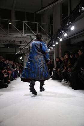 Paris Fashion Week - Yohji Yamamoto Modenschau defile mode masculine YOHJI YAMAMOTO CELEBRITES : Fashion Week Mode Masculine - Yamamoto Collection Automne Hiver - Paris - 19 01 2017 stephanechemin panoramic 