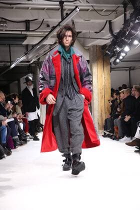 Paris Fashion Week - Yohji Yamamoto Modenschau defile mode masculine YOHJI YAMAMOTO CELEBRITES : Fashion Week Mode Masculine - Yamamoto Collection Automne Hiver - Paris - 19 01 2017 stephanechemin panoramic 