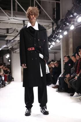 Paris Fashion Week - Yohji Yamamoto Modenschau defile mode masculine YOHJI YAMAMOTO CELEBRITES : Fashion Week Mode Masculine - Yamamoto Collection Automne Hiver - Paris - 19 01 2017 stephanechemin panoramic 