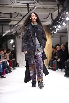 Paris Fashion Week - Yohji Yamamoto Modenschau defile mode masculine YOHJI YAMAMOTO CELEBRITES : Fashion Week Mode Masculine - Yamamoto Collection Automne Hiver - Paris - 19 01 2017 stephanechemin panoramic 
