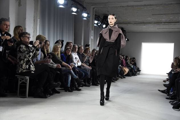 Model bei der I VR Isabel Vollrath Fashion Show auf der Mercedes-Benz Fashion Week Berlin Autumn Winter 2017. Berlin, 20.01.2017 Foto:xF.xKernx xFuturexImage