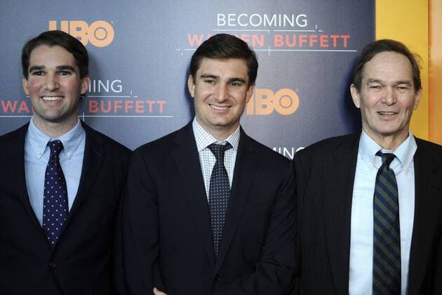 George Kunhardt, Peter Kunhardt und Teddy Kunhardt bei der Premiere der HBO-Dokumentation Becoming Warren Buffett im Museum of Modern Art. New York, 19.01.2017 Foto:xD.xVanxTinex xFuturexImage