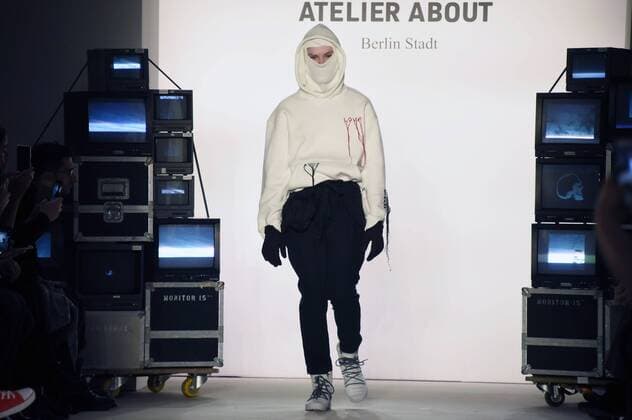 Model bei der Atelier About Fashion Show auf der Mercedes-Benz Fashion Week Berlin Autumn Winter 2017. Berlin, 20.01.2017 Foto:xF.xKernx xFuturexImage