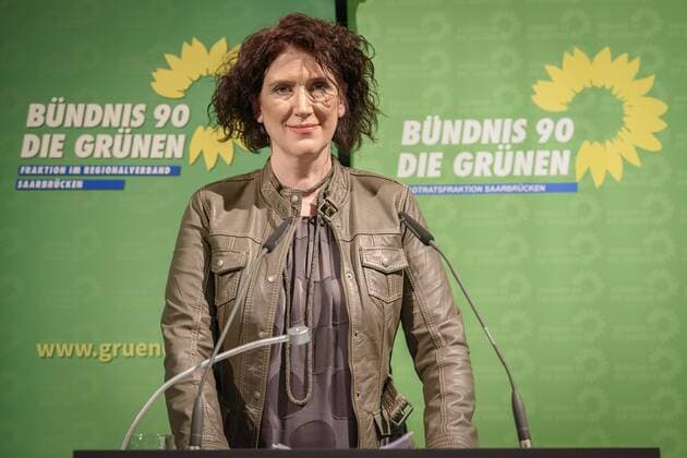Die Fraktionen des Bündnis90 die Grünen, des Stadtrates und des Regionalverbandes Saarbrücken laden am Donnerstag (19.01.2017) zum Neujahrsempfang in den Festsaal des Saarbrücker Schlosses in Saarbrücken. Dabei verleihen sie den Nachhaltigkeitspreis 2017 an die Kunstschule Kassiopeia und die Bürgerinitiative Saubere Luft für die Warndtgemeinden. Im Bild: Simone Wied, Fraktionsvorsitzende im Stadtrat Saarbrücken Gruene19011701D.jpg