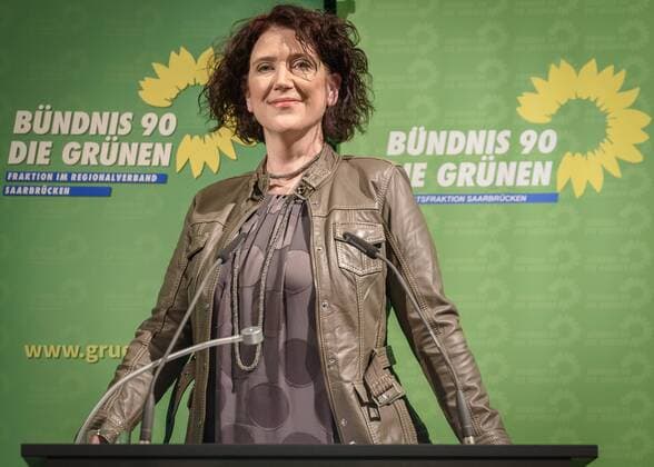 Die Fraktionen des Bündnis90 die Grünen, des Stadtrates und des Regionalverbandes Saarbrücken laden am Donnerstag (19.01.2017) zum Neujahrsempfang in den Festsaal des Saarbrücker Schlosses in Saarbrücken. Dabei verleihen sie den Nachhaltigkeitspreis 2017 an die Kunstschule Kassiopeia und die Bürgerinitiative Saubere Luft für die Warndtgemeinden. Im Bild: Simone Wied, Fraktionsvorsitzende im Stadtrat Saarbrücken Gruene19011701D.jpg