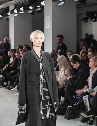 (170121) -- BERLIN, Jan. 21, 2017 -- A model displays a creation of Odeur Studios during the Mercedes-Benz Fashion Week Berlin Autumn Winter 2017 in Berlin, capital of Germany, on Jan. 20, 2017. The 4-day Mercedes-Benz Fashion Week Berlin Autumn Winter 2017 ended on Friday. ) (zcc) GERMANY-BERLIN-FASHION WEEK-CLOSING ShanxYuqi 