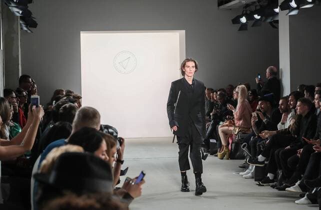 (170121) -- BERLIN, Jan. 21, 2017 -- A model displays a creation of Odeur Studios during the Mercedes-Benz Fashion Week Berlin Autumn Winter 2017 in Berlin, capital of Germany, on Jan. 20, 2017. The 4-day Mercedes-Benz Fashion Week Berlin Autumn Winter 2017 ended on Friday. ) (zcc) GERMANY-BERLIN-FASHION WEEK-CLOSING ShanxYuqi 