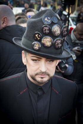 Bilder des Tages Boy George CELEBRITES : Arrivees des invites au defile Dior - Paris - 21 01 2017 JBAutissier Panoramic 