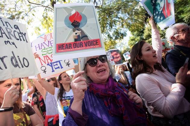 A hundred protestors rally againts new US President Donald Trump in front of the United States Embassy in Mexico City, Mexico, 21 January 2017. Hundreds of thousands of women demonstrated around the world in defence of their rights and against Turmp s presidency in a historic mobilization that gathered half million people in Washington. EFE Sashenka Gutierrez PROTEST AGAINST TRUMP IN MEXICO CITY !ACHTUNG: NUR REDAKTIONELLE NUTZUNG!  MEX001 20170121-636206318723319804