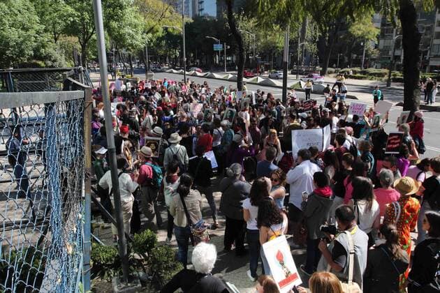 Women s March in Mexiko Stadt January 21, 2017 - Mexico - EUM20170121ACT05.JPG.CIUDAD DE MEXICO Protest Protesta-Trump Mexico.- Mujeres estadounidenses y mexicanas realizan una protesta en las inmediaciones de la Embajada de Estados Unidos en Mexico ante la toma de protesta de Donald Trump como presidente de EU, el 21 de enero de 2017.  - ZUMAu78_ 20170121_zaf_u78_024