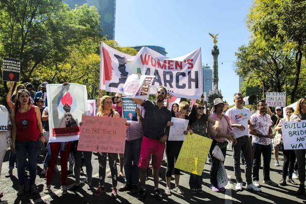 Women s March in Mexiko Stadt January 21, 2017 - Mexico - EUM20170121ACT09.JPG.CIUDAD DE MEXICO Protest Protesta-Trump Mexico.- Mujeres estadounidenses y mexicanas realizan una protesta en las inmediaciones de la Embajada de Estados Unidos en Mexico ante la toma de protesta de Donald Trump como presidente de EU, el 21 de enero de 2017.  - ZUMAu78_ 20170121_zaf_u78_027