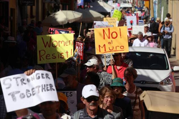 Women s March in Mexiko Stadt US citizens living in Ajijic protest against new United States President Donald J. Trump in Jalisco, Mexico, 21 January 2017. PROTEST AGAINST TRUMP IN MEXICO !ACHTUNG: NUR REDAKTIONELLE NUTZUNG!  JAL001 20170122-636206418848592638