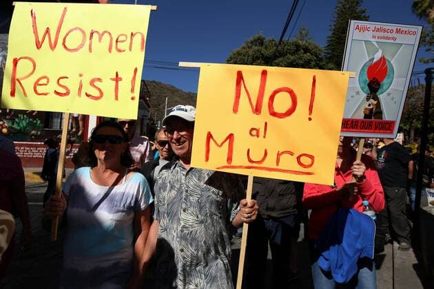Women s March in Mexiko Stadt US citizens living in Ajijic protest against new United States President Donald J. Trump in Jalisco, Mexico, 21 January 2017. PROTEST AGAINST TRUMP IN MEXICO !ACHTUNG: NUR REDAKTIONELLE NUTZUNG!  JAL001 20170122-636206418864192338