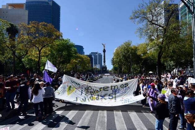 Women s March in Mexiko Stadt January 21, 2017 - Mexico - EUM20170121NAC29.JPG.CIUDAD DE MEXICO ProtestManifestacion-CDMX.- Mujeres mexicanas y estadounidenses se manifiestan en las inmediaciones de la embajada de los Estados Unidos, 21 de enero de 2017, para defender la diversidad, la igualdad y sus derechos de ante la llegada del magnate Donald Trump como presidente del pais vecino del norte.  - ZUMAu78_ 20170121_zaf_u78_063