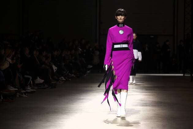 A model takes to the catwalk during the presentation of Kenzo s show as part of the Fall-Winter 2017-18 fashion collections in Paris on January 22, 2017.  PAR20170122111 MAYAxVIDON-WHITE