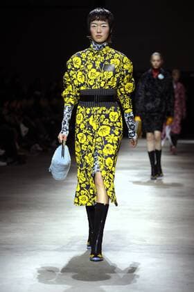 A model takes to the catwalk during the presentation of Kenzo s show as part of the Fall-Winter 2017-18 fashion collections in Paris on January 22, 2017.  PAR20170122106 MAYAxVIDON-WHITE
