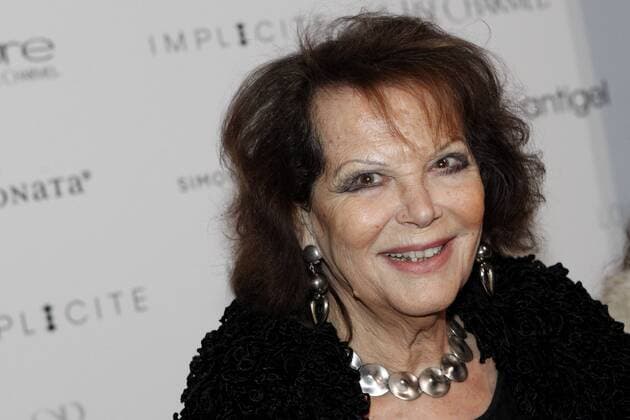 Paris Fashion Week - Lingerie Mon Amour Modenschau Claudia Cardinale CELEBRITES : Defile Lingerie mon Amour - Paris - 22 01 2017 MichaelBaucher Panoramic 