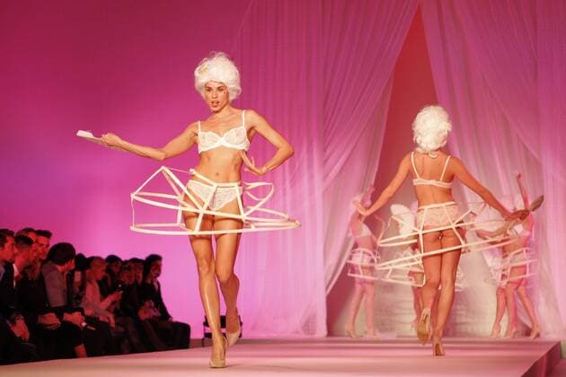 Paris Fashion Week - Lingerie Mon Amour Modenschau Defile Lingerie mon Amour CELEBRITES : Defile Lingerie mon Amour - Paris - 22 01 2017 MichaelBaucher Panoramic 
