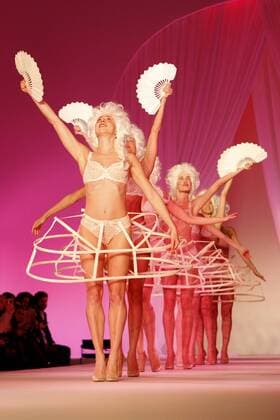 Paris Fashion Week - Lingerie Mon Amour Modenschau Defile Lingerie mon Amour CELEBRITES : Defile Lingerie mon Amour - Paris - 22 01 2017 MichaelBaucher Panoramic 