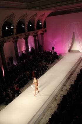 Paris Fashion Week - Lingerie Mon Amour Modenschau Defile Lingerie mon Amour CELEBRITES : Defile Lingerie mon Amour - Paris - 22 01 2017 MichaelBaucher Panoramic 