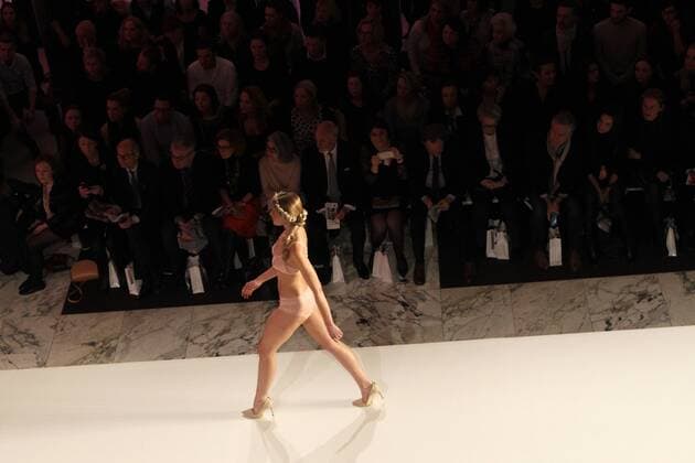 Paris Fashion Week - Lingerie Mon Amour Modenschau Defile Lingerie mon Amour CELEBRITES : Defile Lingerie mon Amour - Paris - 22 01 2017 MichaelBaucher Panoramic 