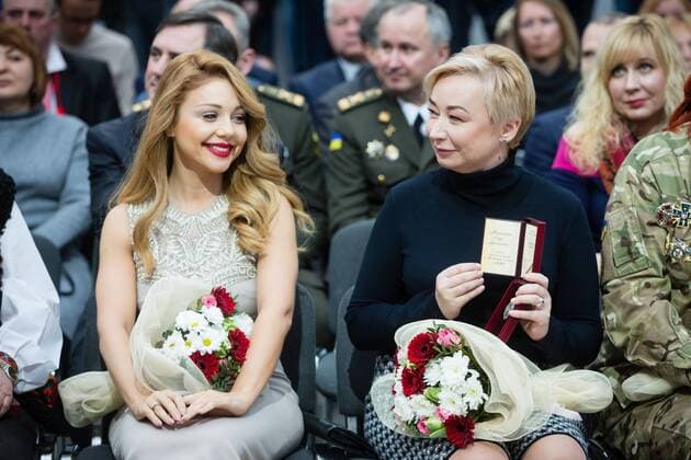 Poroshenko declares singer Tina Karol People s Artist of Ukraine  Copyright: PalinchakxMikhail 489609