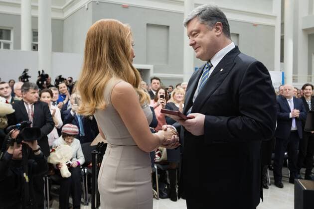 Poroshenko declares singer Tina Karol People s Artist of Ukraine  Copyright: PalinchakxMikhail 489611