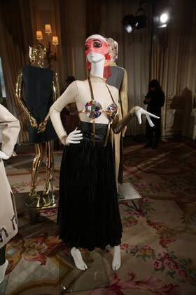 Fashion Week Haute couture - Liu Chao - Paris - 23 01 2017 CELEBRITES : Fashion Week Haute couture - Liu Chao - Paris - 23 01 2017 STEPHANEChemin panoramic 