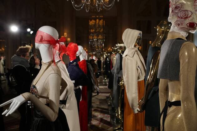 Fashion Week Haute couture - Liu Chao - Paris - 23 01 2017 CELEBRITES : Fashion Week Haute couture - Liu Chao - Paris - 23 01 2017 STEPHANEChemin panoramic 