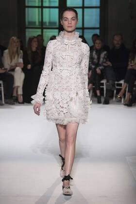 215004 Marineau Starface 2017-01-23 Paris France Paris Fashion week. Defile Haute Couture Printemps ete 2017 Giambattista Valli. Giambattista Valli , Couture, spring-summer 2017 Paris, France Paris Fashion Week 2017. Haute Couture Fashion Show Giambattista Valli. Editorial use only _sans_perso  Copyright: xMarineaux STAR_215004_013