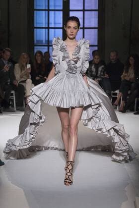 215004 Marineau Starface 2017-01-23 Paris France Paris Fashion week. Defile Haute Couture Printemps ete 2017 Giambattista Valli. Giambattista Valli , Couture, spring-summer 2017 Paris, France Paris Fashion Week 2017. Haute Couture Fashion Show Giambattista Valli. Editorial use only _sans_perso  Copyright: xMarineaux STAR_215004_025