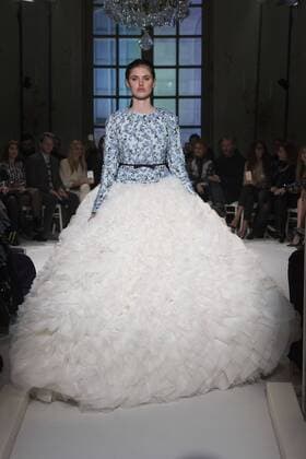 215004 Marineau Starface 2017-01-23 Paris France Paris Fashion week. Defile Haute Couture Printemps ete 2017 Giambattista Valli. Giambattista Valli , Couture, spring-summer 2017 Paris, France Paris Fashion Week 2017. Haute Couture Fashion Show Giambattista Valli. Editorial use only _sans_perso  Copyright: xMarineaux STAR_215004_044