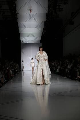 Fashion Week Haute couture - Ralf et Russo - Paris - 23 01 2017 CELEBRITES : Fashion Week Haute couture - Ralph et Russo - Paris - 23 01 2017 STEPHANEChemin panoramic 