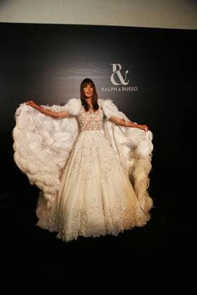 Fashion Week Haute couture - Ralf et Russo - Paris - 23 01 2017 Alessandra Ambrosio CELEBRITES : Fashion Week Haute couture - Ralph et Russo - Paris - 23 01 2017 STEPHANEChemin panoramic 